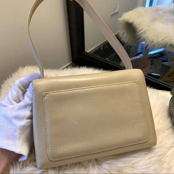 ❌SOLD❌Chanel vintage beige leather camellia mini handle Kelly bag - Picture 2 of 12